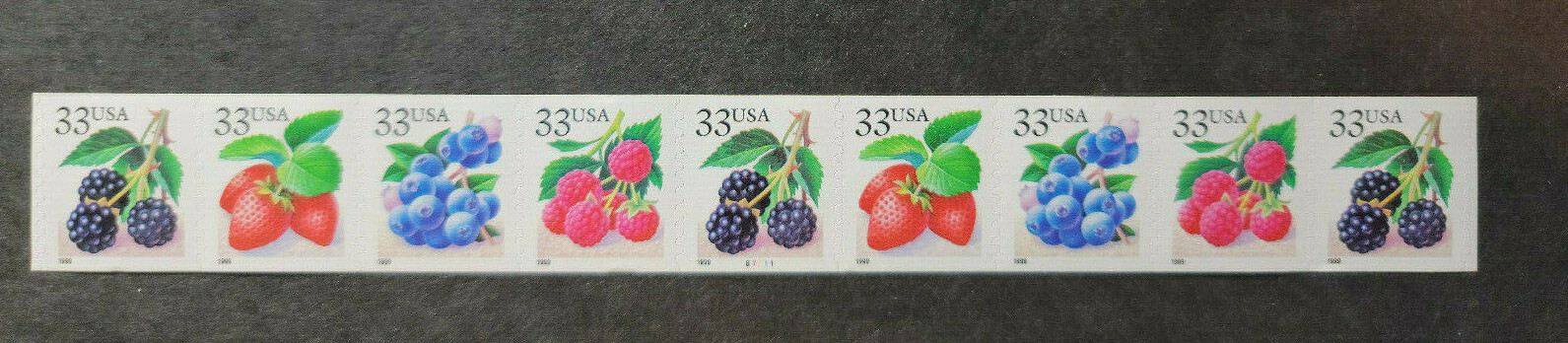 Scott #3305a (3302) Berry Plate # Coil of 9 Stamps - MNH P#B2211