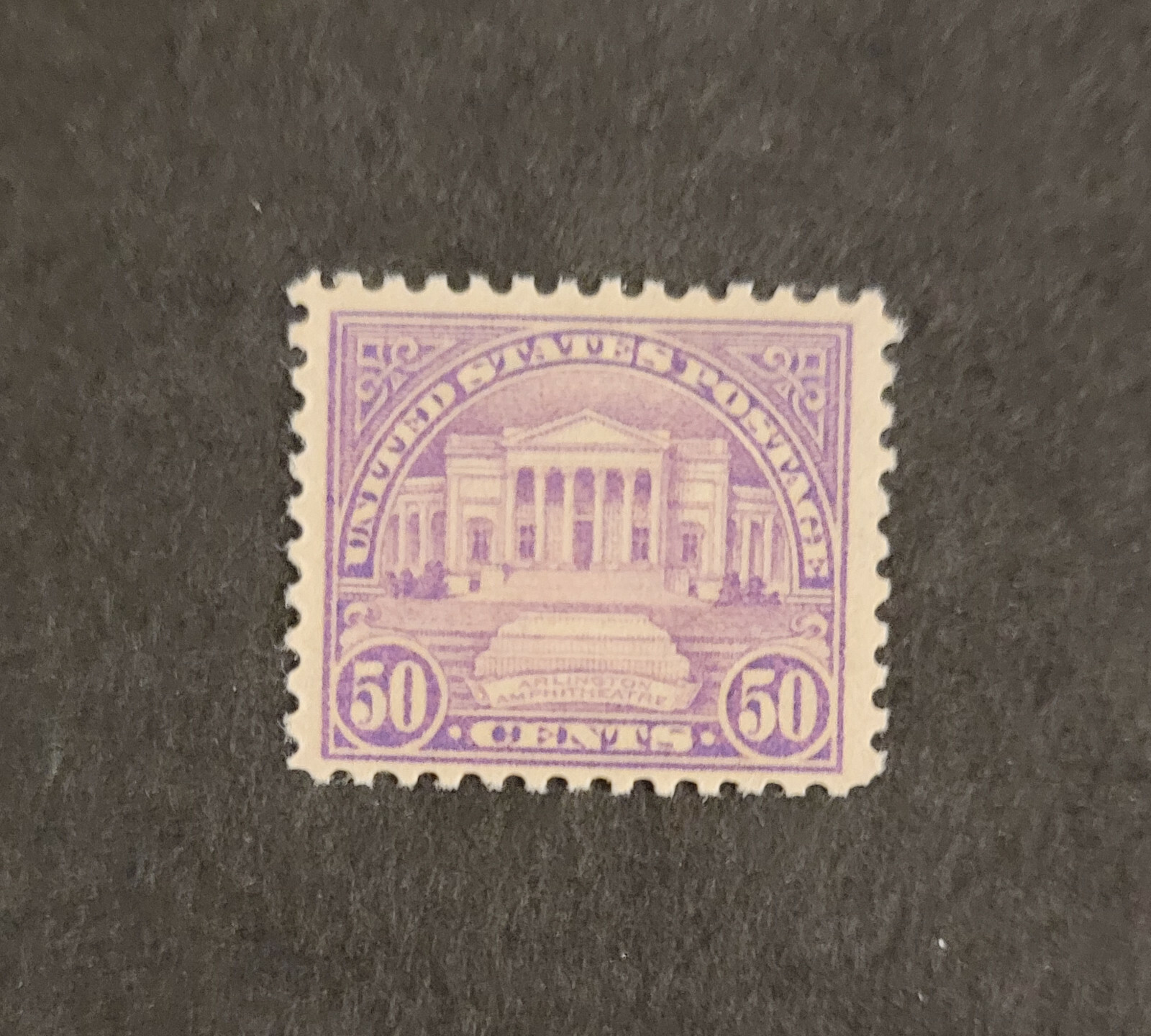 Scott #570 Arlington Amphitheatre Single Stamp - Mint LH